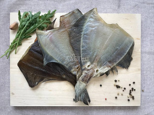 Лаваш со вкусом чеснока: Камбала камчатская вяленая без икры
