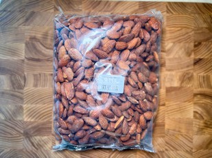 Ведро Ржаные гренки со вкусом свежего томата: Миндаль ж/с со вкусом 