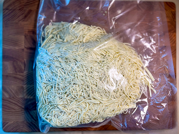 Сырный продукт ФЕРМЕРСКИЙ паутинка  укроп/чеснок в Находке