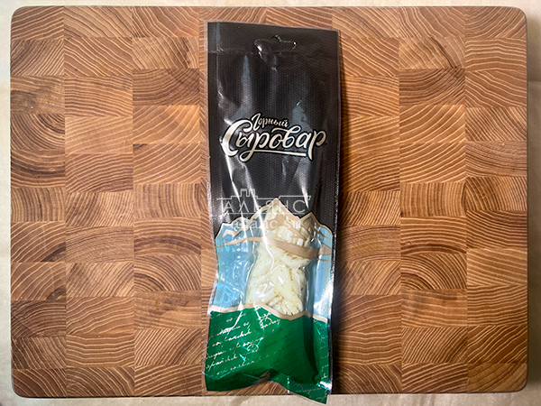 Сыр 100 гр ГОРНЫЙ СЫРОВАР (Косичка с укропом и чесноком) в Находке