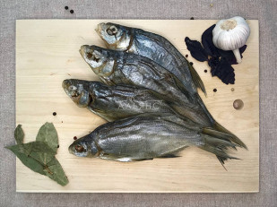 Лаваш со вкусом чеснока: Густера вяленая