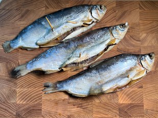 Лаваш со вкусом чеснока: Пелядь вяленая крупная потрошеная