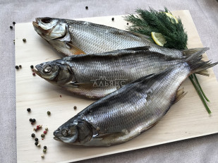 Лаваш со вкусом чеснока: Плотва вяленая