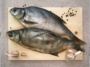 Лаваш со вкусом чеснока: Лещ цимлянский вяленый